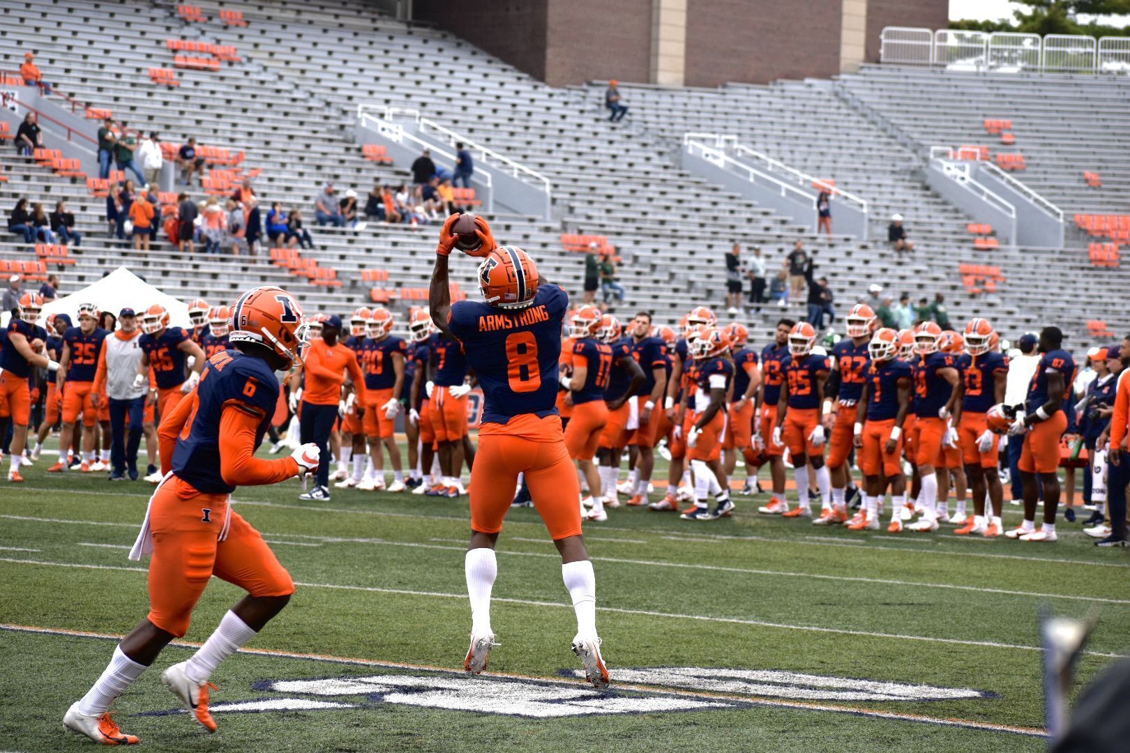 PHOTOS: Illinois warms up against Charlotte
